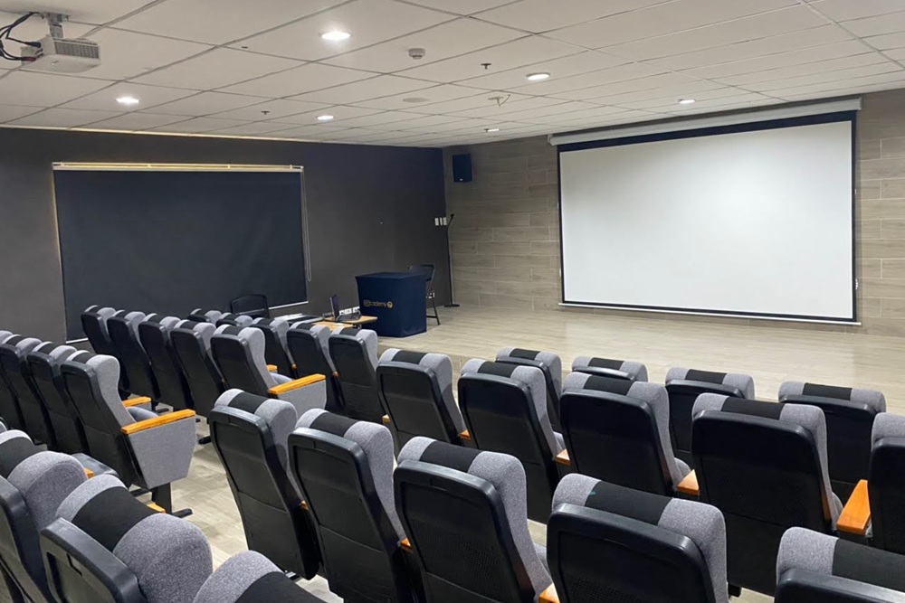 review-truong-ev-hoc-tieng-anh-trong-khuon-vien-sang-trong-va-chuan-chinh-10