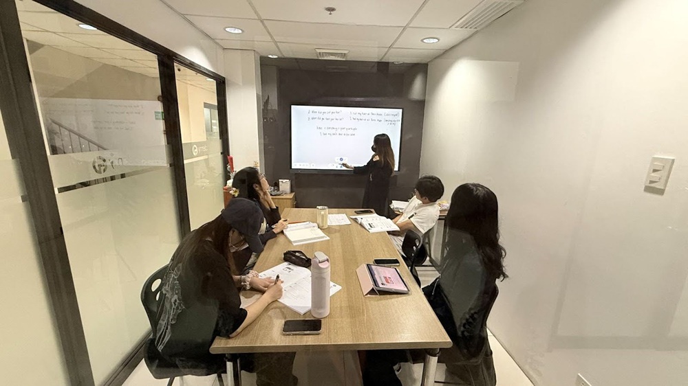 review-truong-ev-hoc-tieng-anh-trong-khuon-vien-sang-trong-va-chuan-chinh-23