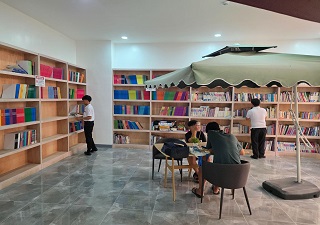 thư viện tại trường talk clark