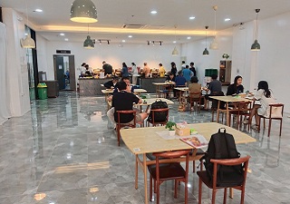 nhà ăn tại trường talk clark