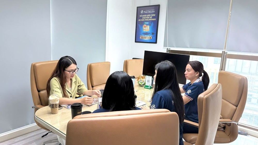 dai-dien-cpils-tham-van-phong-phil-english-vao-thang-12-2025-3