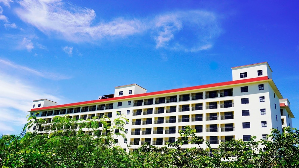 dai-dien-truong-anh-ngu-b-cebu-tham-van-phong-phil-english-hcm-vao-thang-12-2025-2