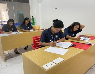 truong-anh-ngu-first-choice-2