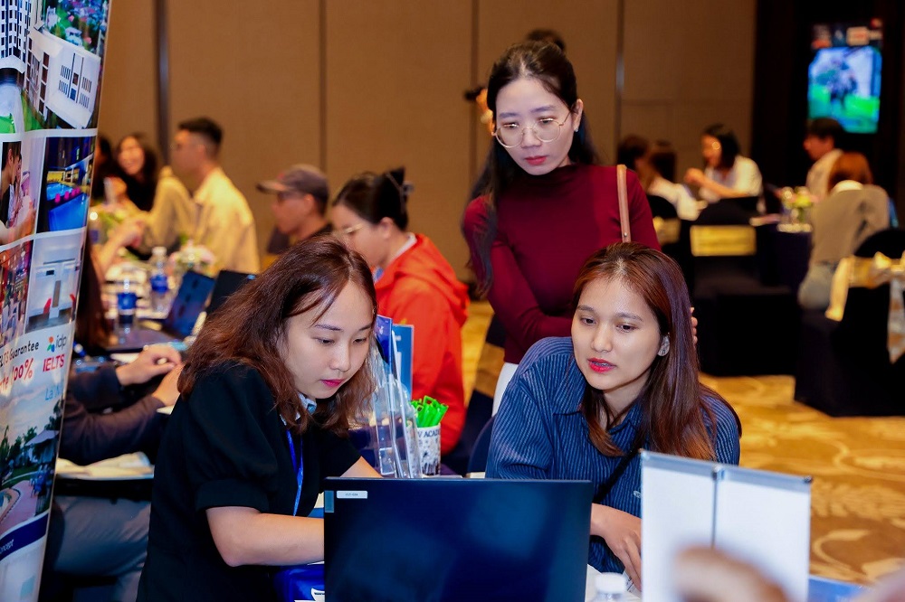 Phỏng vấn Quản lý học viên tại Trường Anh ngữ EV 2